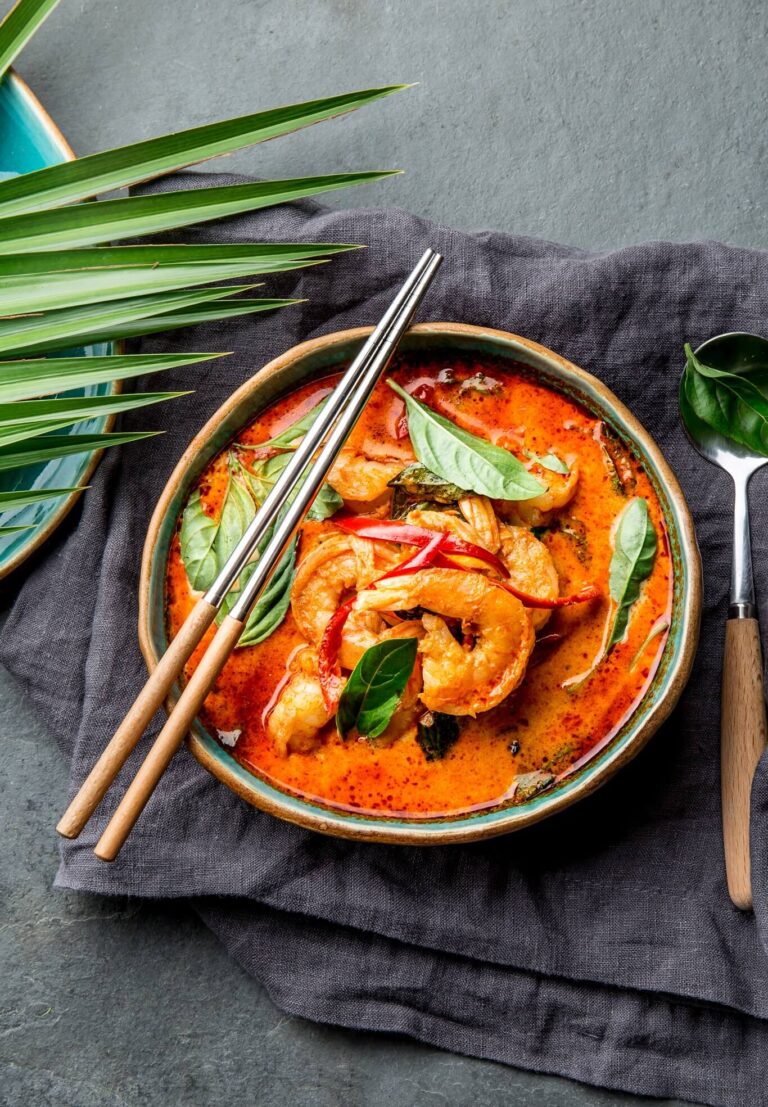 thai-shrimps-red-curry-panaeng-curry-in-blue-plat-2024-12-04-09-16-16-utc